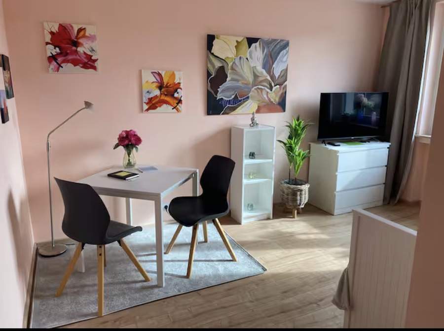 Wohnzimmer mit Kunstwerken