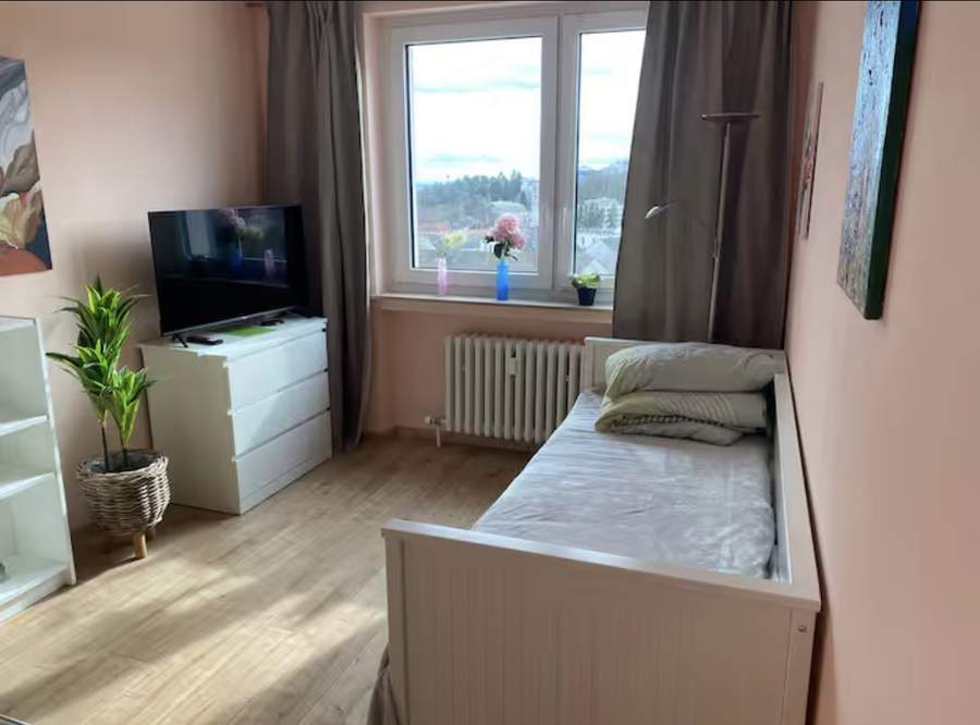 Schlafzimmer mit Originalkunst
